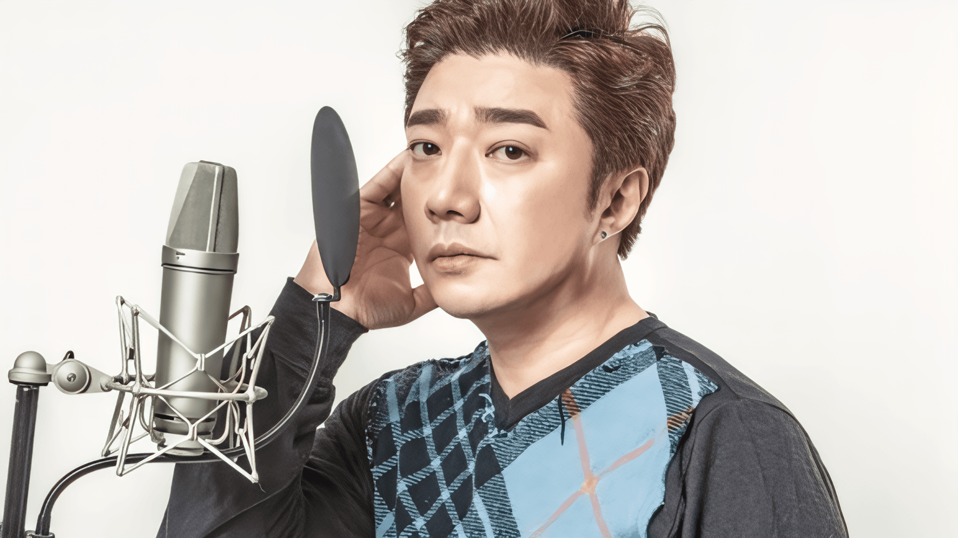 El cantante Bae Ki-sung revela cómo pasó de ser un esposo frío a un compañero amoroso