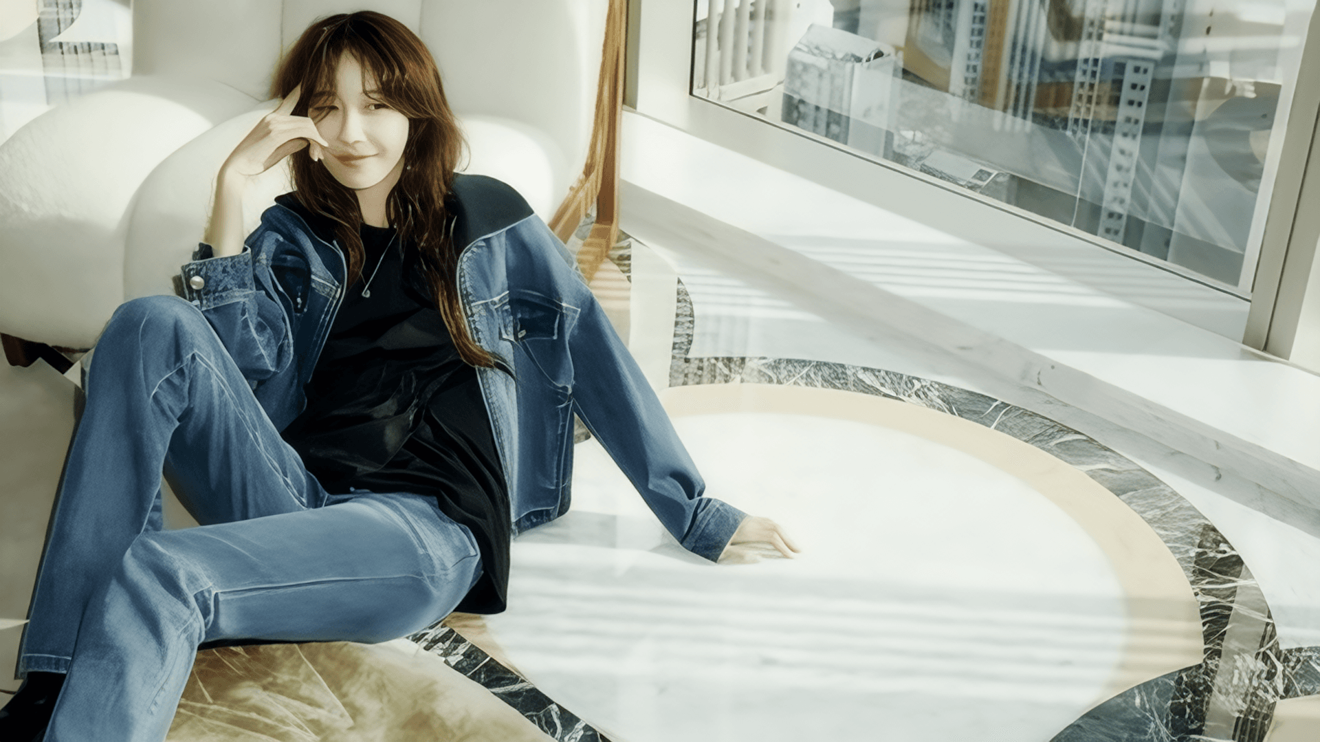 Lee Ji-ah Deja Atrás Su Aura Misteriosa con Divertidas Fotos Temáticas de Aliens en Redes Sociales