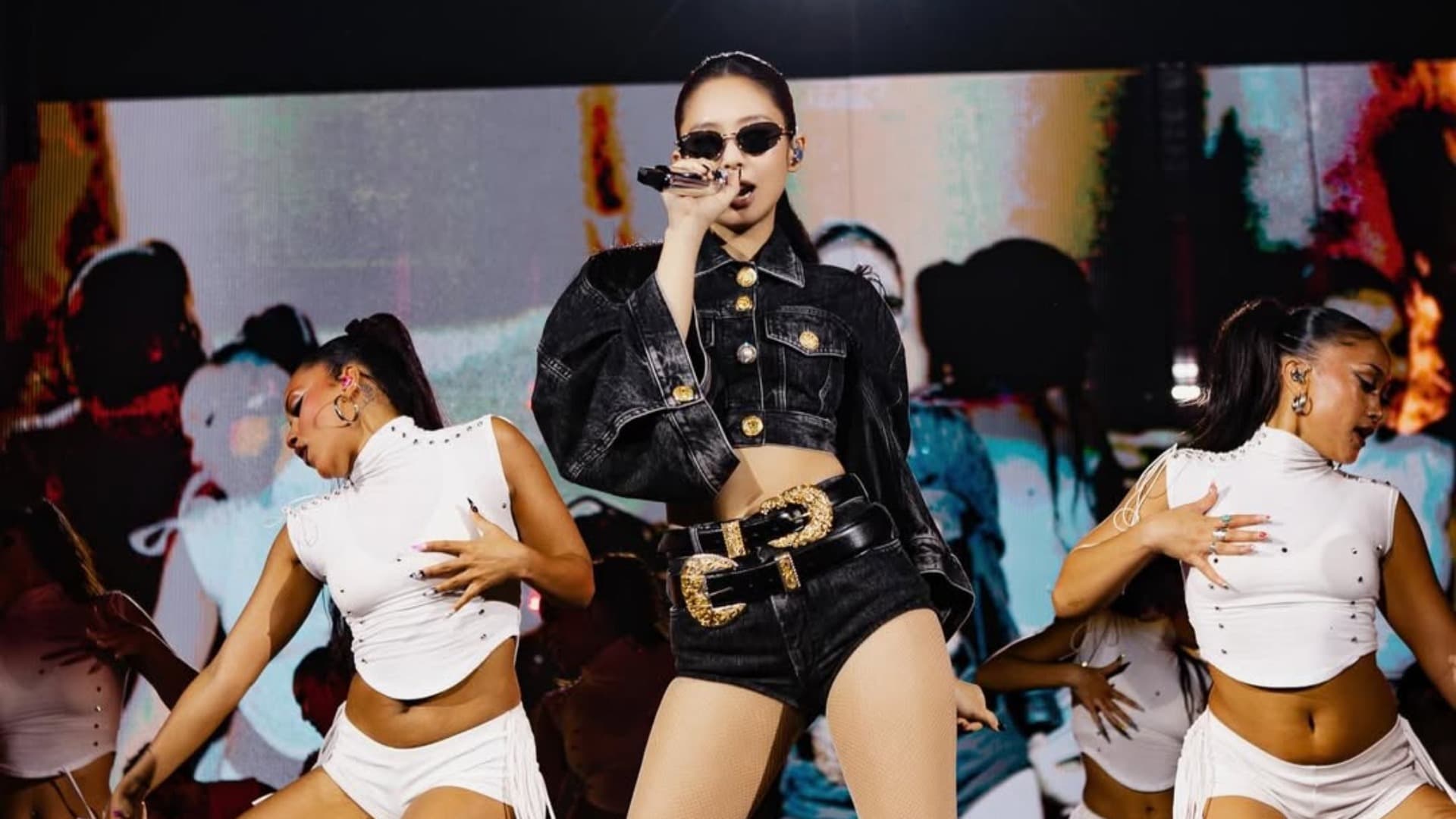 JENNIE hace historia en ComplexCon como primera mujer solista en encabezar el festival: estrena Dracula en vivo