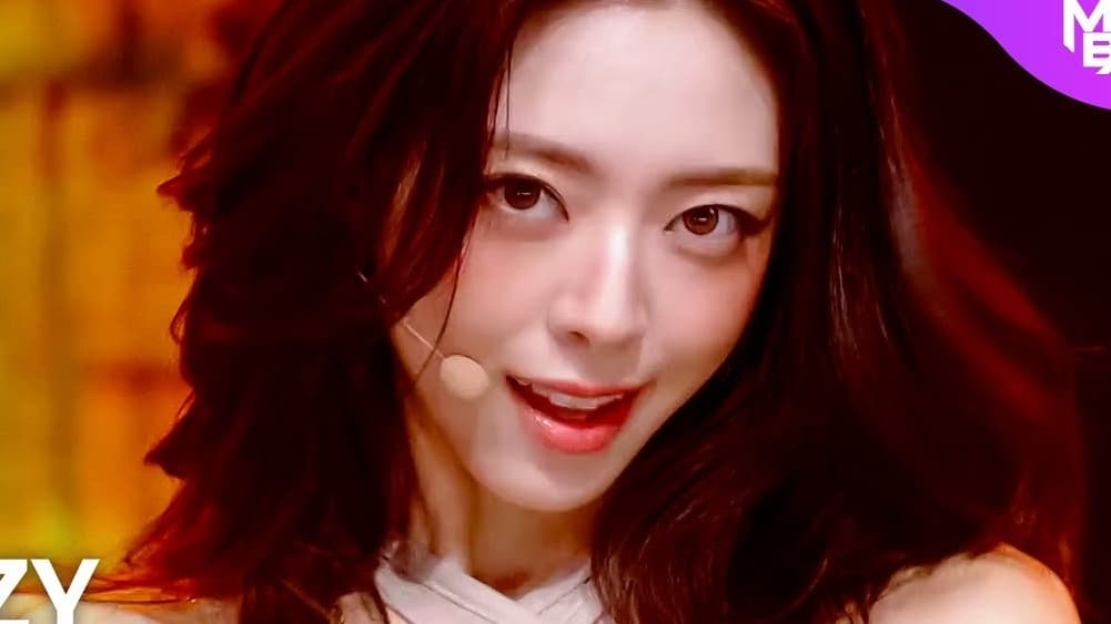 ITZY Yeji viaja a París mientras el Tunnel Vision World Tour desata un inesperado resurgimiento de un B-side de 2020