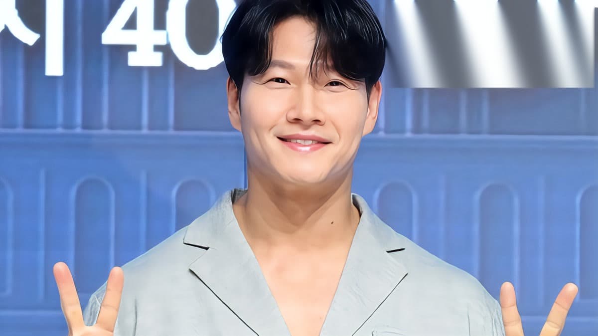 Kim Jong Kook quedó boquiabierto al recorrer la sede sci-fi de G-Dragon