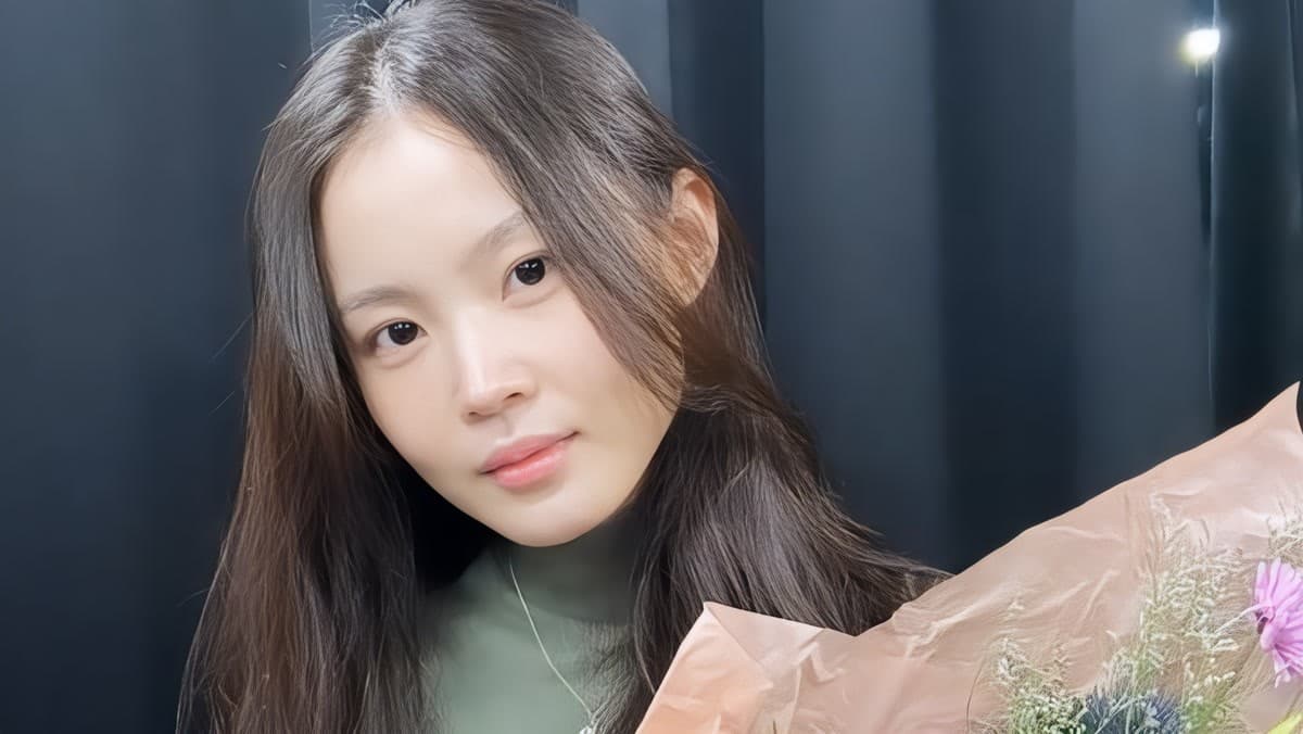 Nadie esperaba que Lee Hi anunciara su romance de esta manera