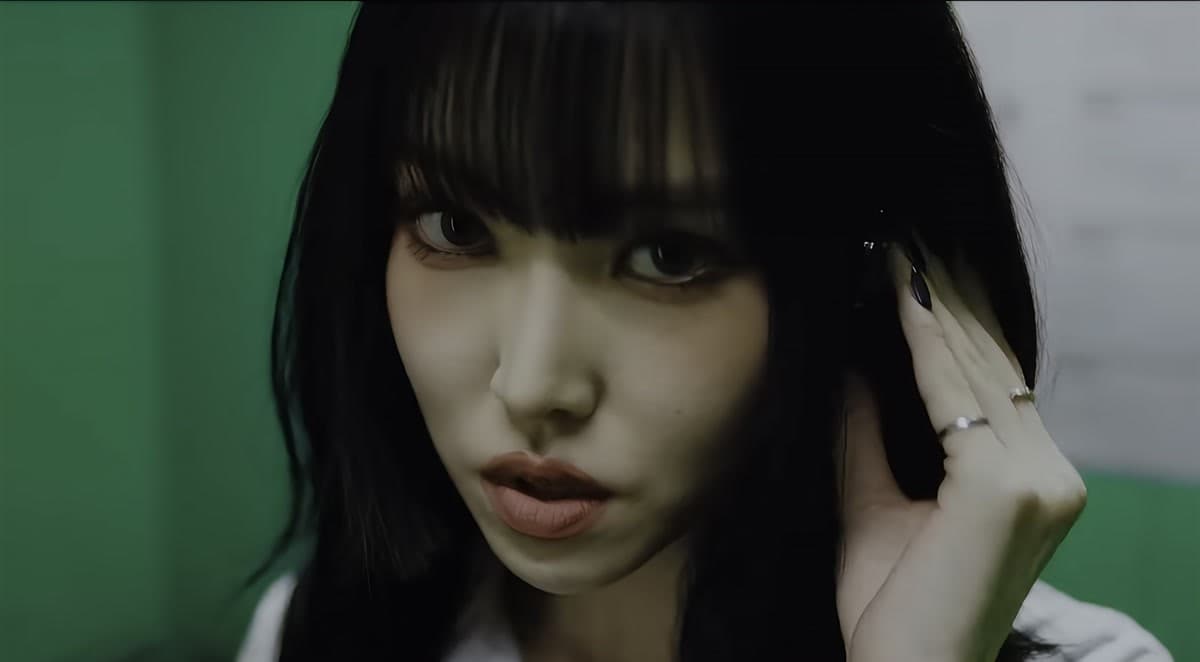YUJU revela la historia detrás de "첫사랑은 저주다" — el primer amor como maldición eterna