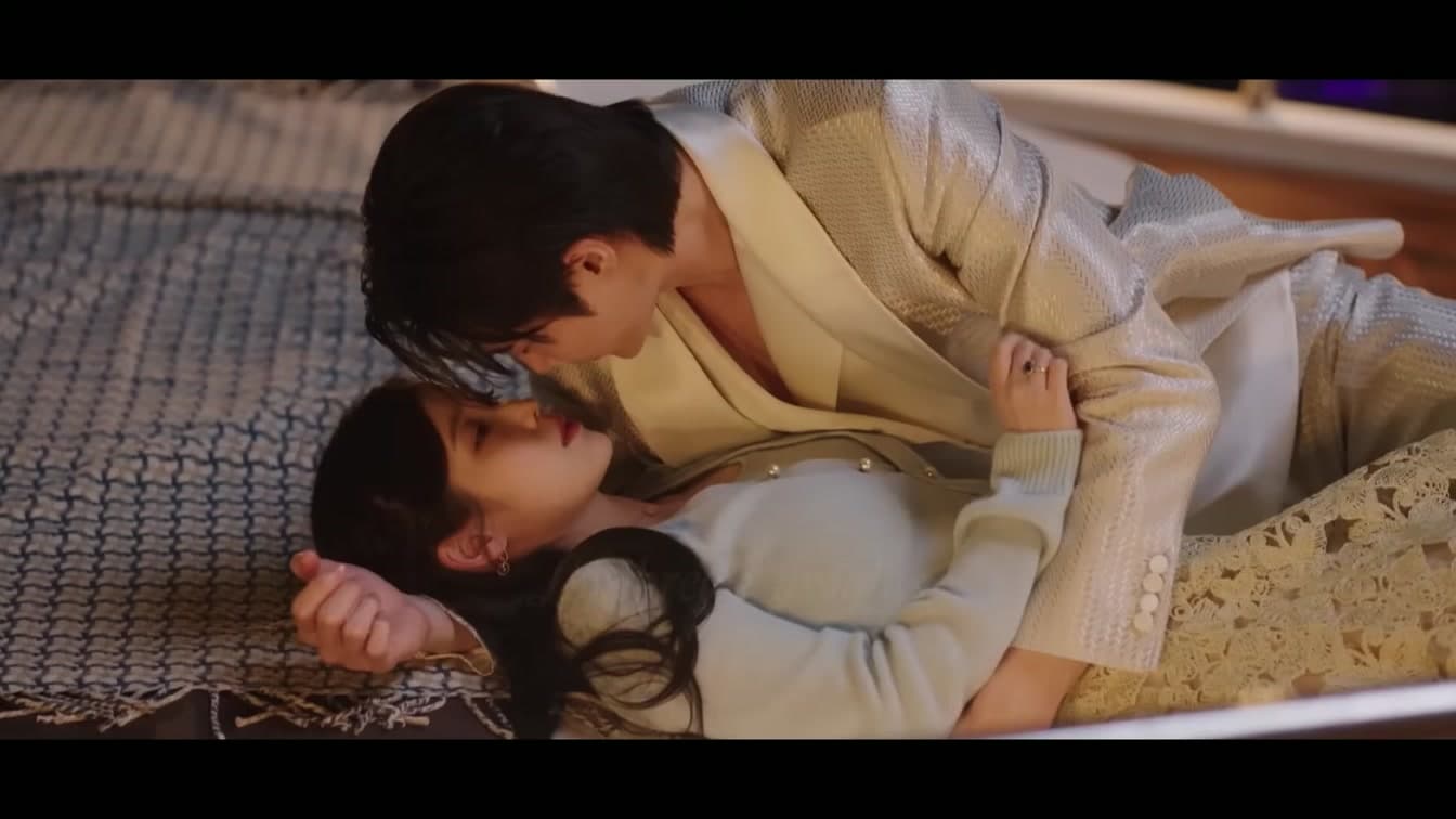 IU confiesa su estilo de relación en el show de Yoo In-na — y su mejor amiga responde con todo