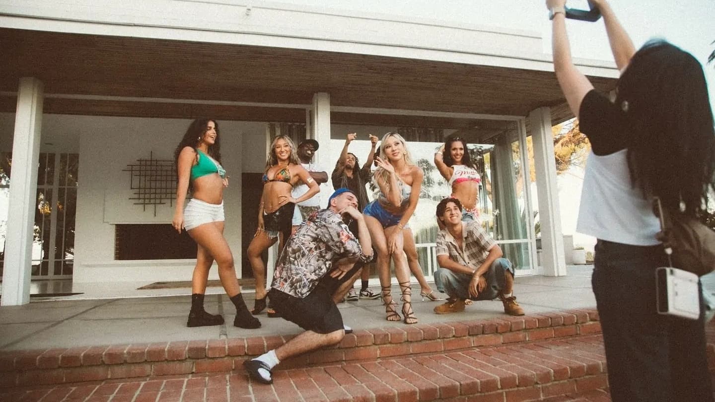 Nadie lo esperaba: Shiloh Jolie aparece en un video musical de K-POP