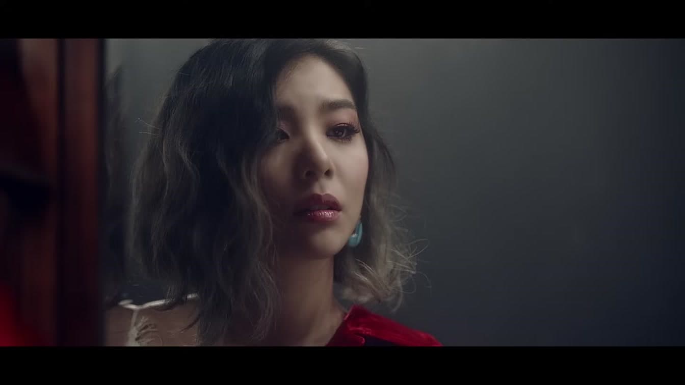 Por qué lo que hace el esposo de Ailee mientras ella trabaja tiene a los fans completamente enamorados