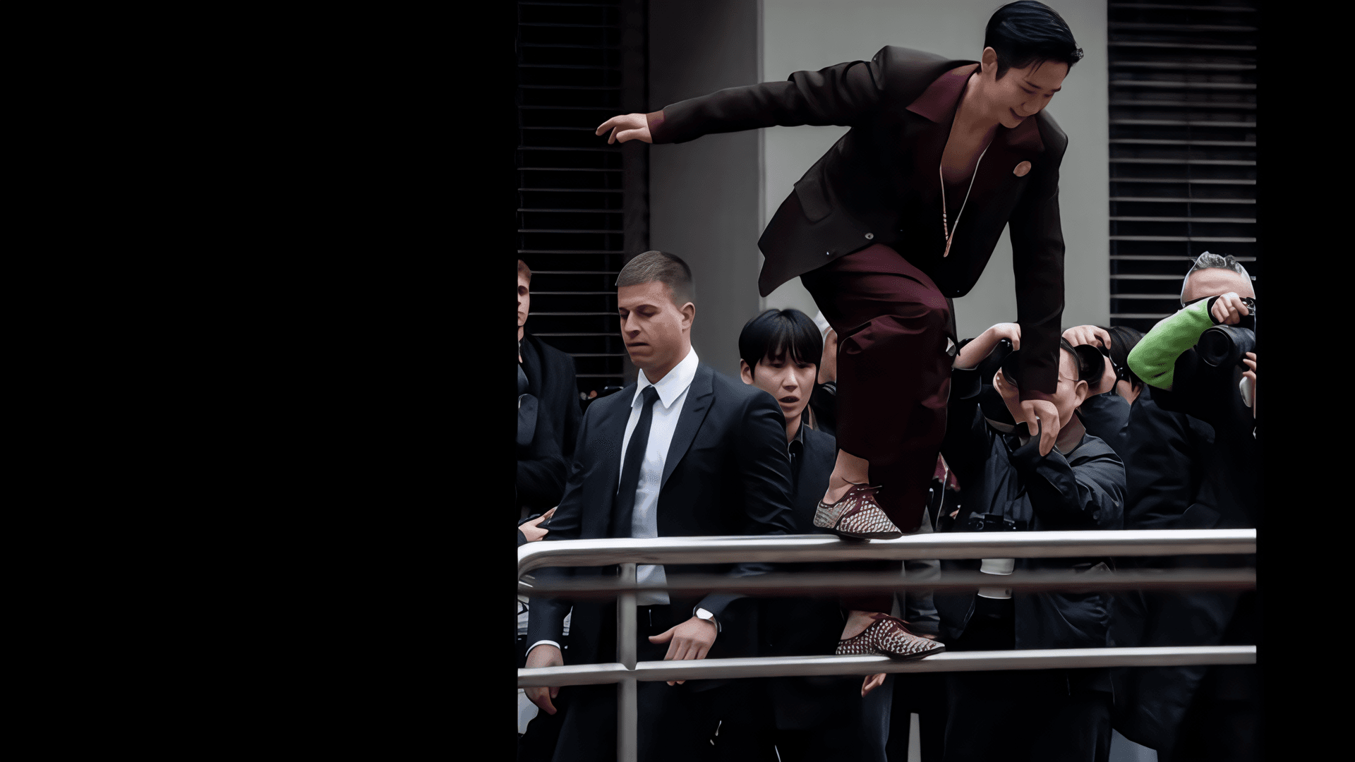 Jung Hae-in irradia elegancia atemporal en la portada de marzo de Noblesse Magazine