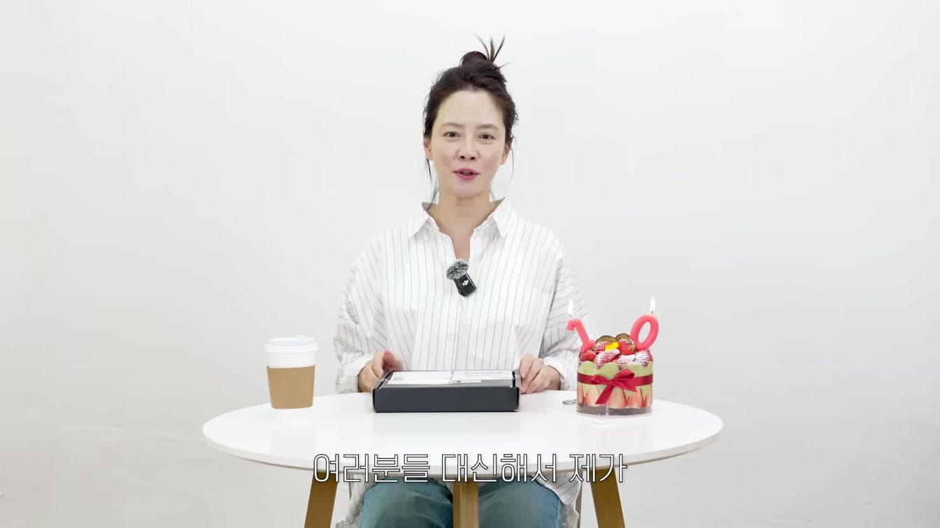 Song Ji-hyo celebra el Botón de Plata de YouTube con un emotivo Q&A y confesiones sorprendentes