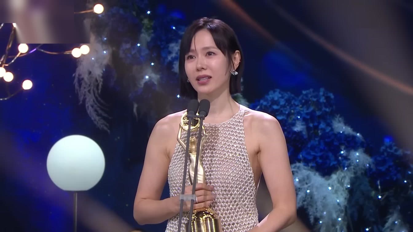 Son Ye-jin fue una fanática adolescente — esta foto del pasado lo confirma